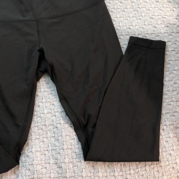 lululemon leggings 🖤 - Picture 4 of 5
